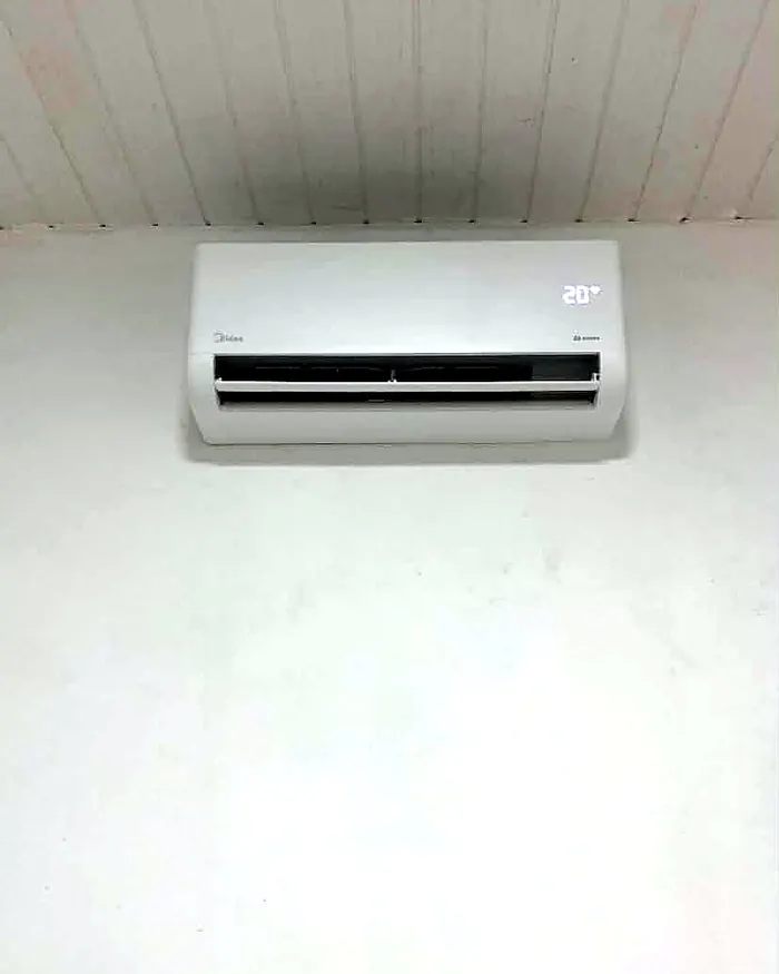 Evaporadora instalada no quarto — MK Climatização