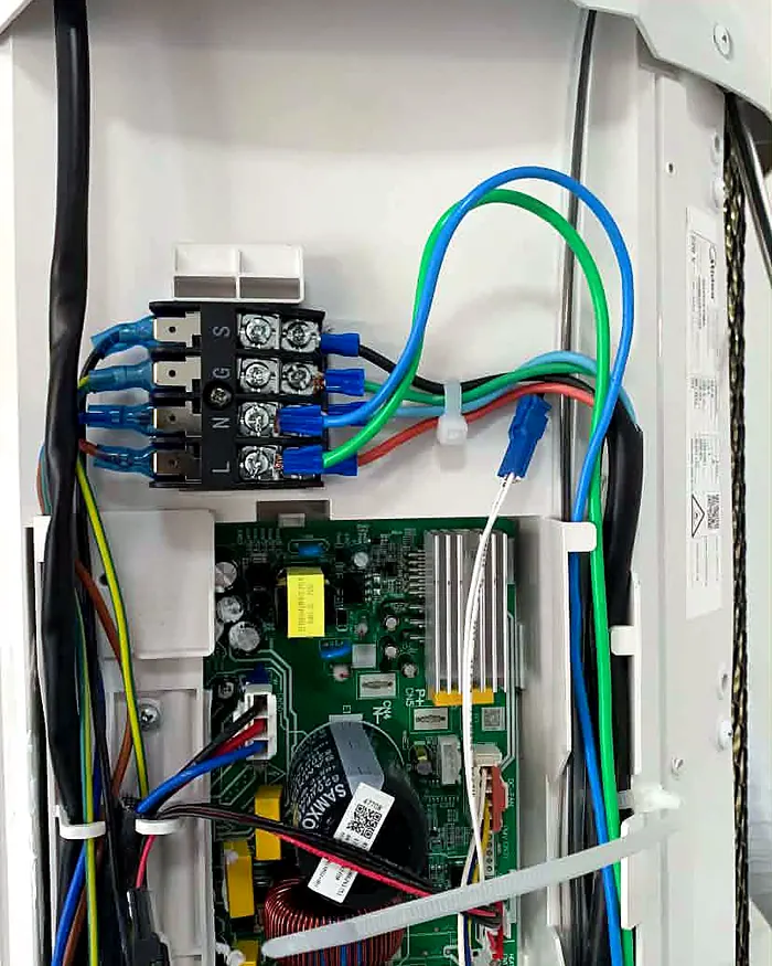 Placa e bornes revisados — MK Climatização